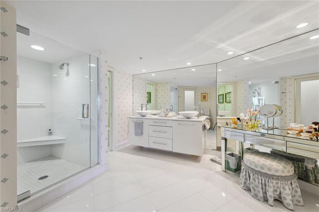 4651 Gulf Shore BLVD N # 101, Naples, FL 34103