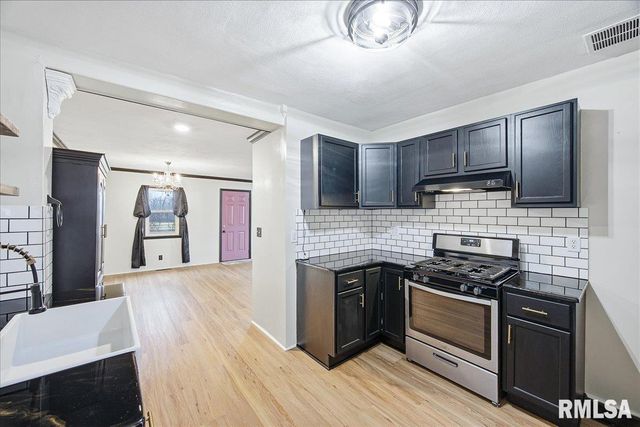 3803 N GRAND Boulevard, Peoria, IL 61604