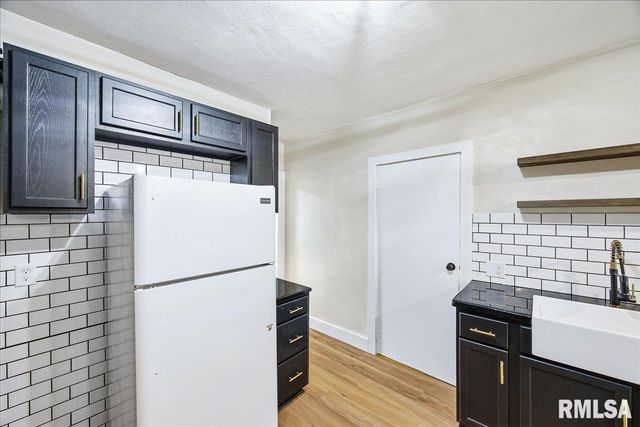 3803 N GRAND Boulevard, Peoria, IL 61604