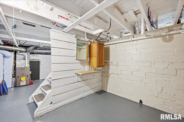 3803 N GRAND Boulevard, Peoria, IL 61604