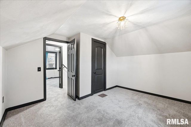 3803 N GRAND Boulevard, Peoria, IL 61604