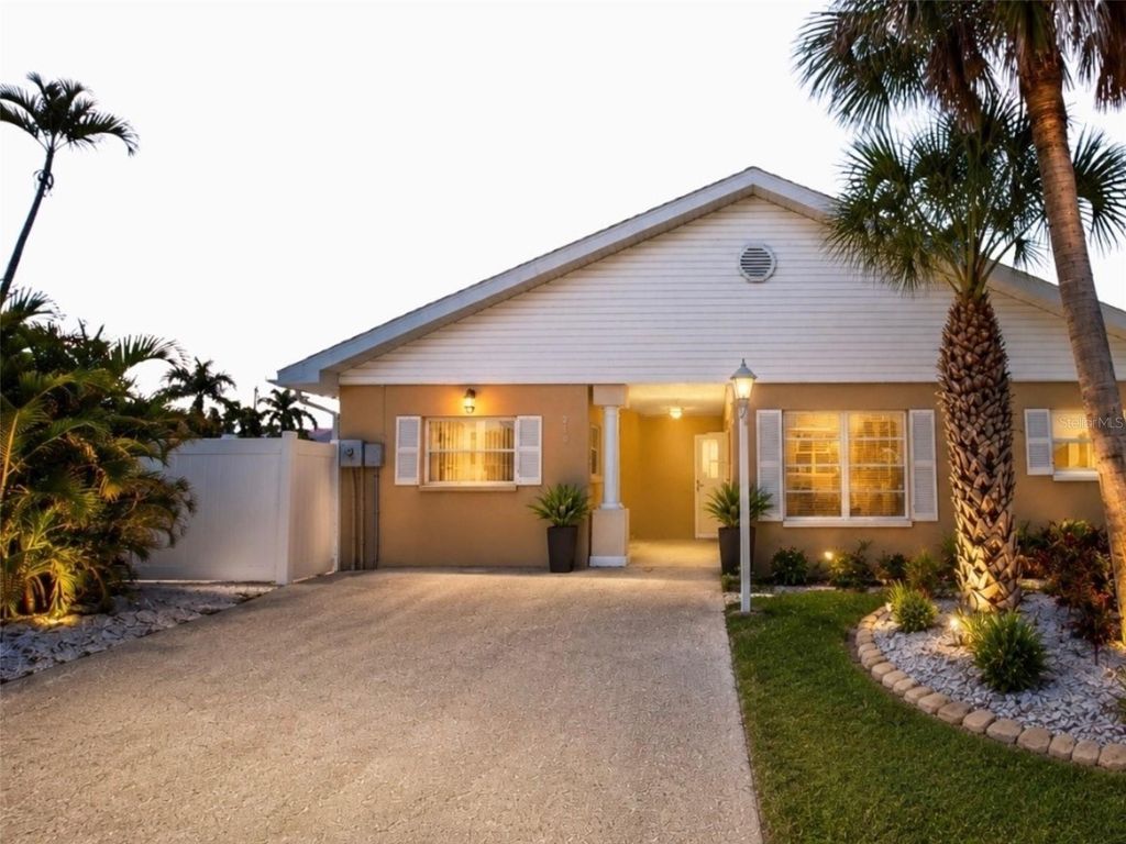 210 84TH STREET, Holmes Beach, FL 34217