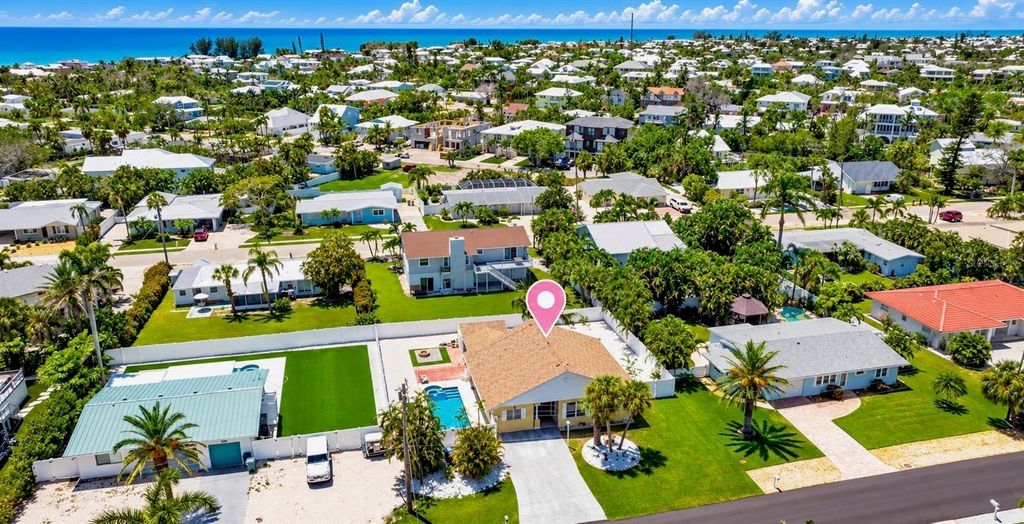 210 84TH STREET, HOLMES BEACH, FL 34217 — photo 3