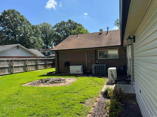 1012 S Leslie Street, Stuttgart, AR 72160