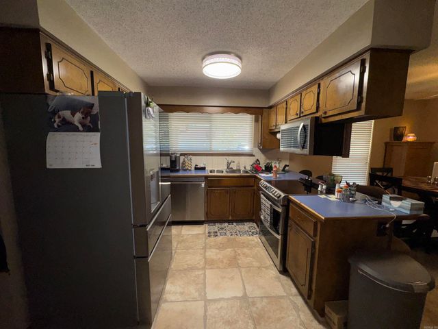 1012 S Leslie Street, Stuttgart, AR 72160