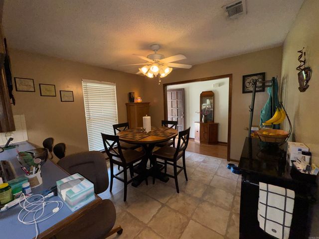 1012 S Leslie Street, Stuttgart, AR 72160