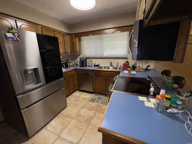 1012 S Leslie Street, Stuttgart, AR 72160