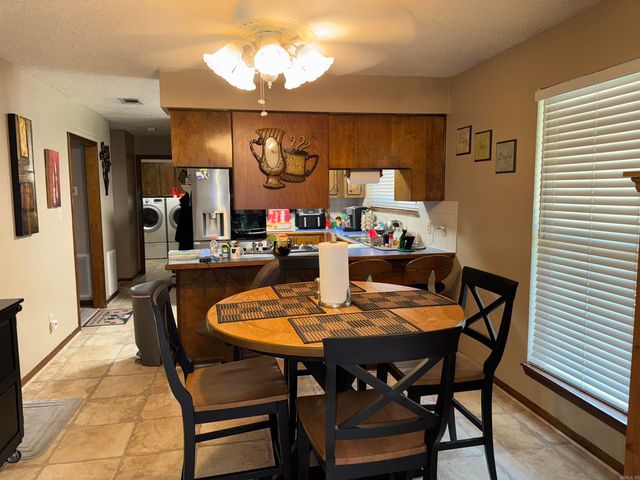 1012 S Leslie Street, Stuttgart, AR 72160