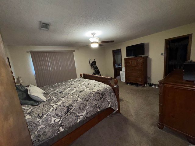 1012 S Leslie Street, Stuttgart, AR 72160