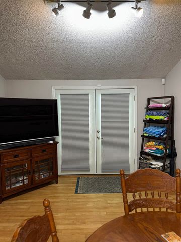 1012 S Leslie Street, Stuttgart, AR 72160