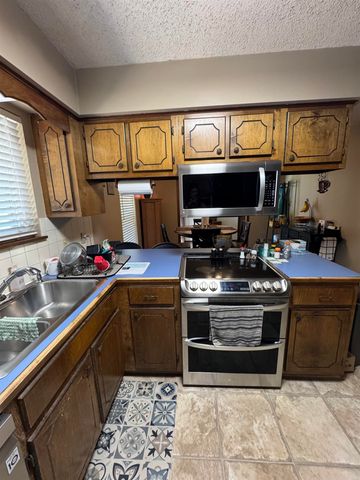 1012 S Leslie Street, Stuttgart, AR 72160