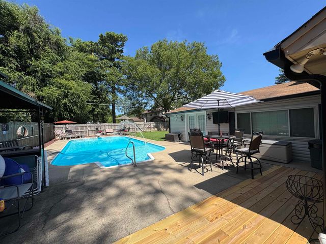 1012 S Leslie Street, Stuttgart, AR 72160