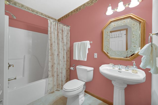 97 Scotscraig Drive, Valparaiso, IN 46385