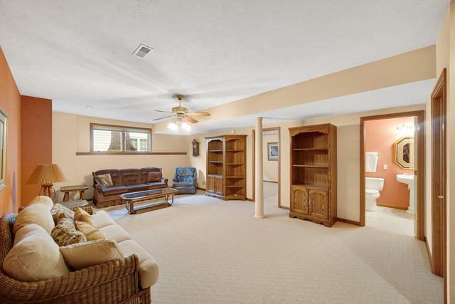 97 Scotscraig Drive, Valparaiso, IN 46385