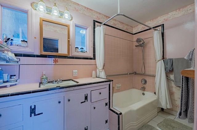 905 W Blanco Road, Salinas, CA 93908