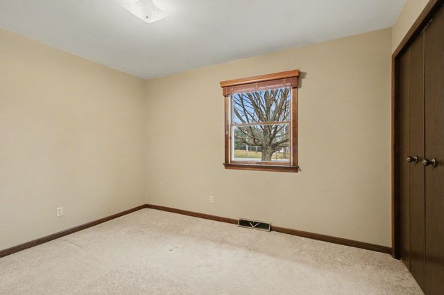 124 S Smoke Road, Valparaiso, IN 46385