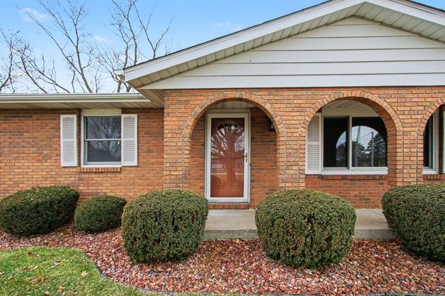 124 S Smoke Road, Valparaiso, IN 46385