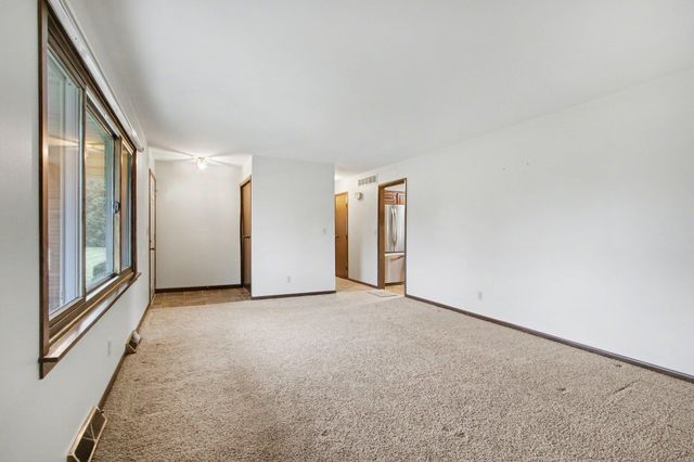 124 S Smoke Road, Valparaiso, IN 46385