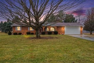 124 S Smoke Road, Valparaiso, IN 46385