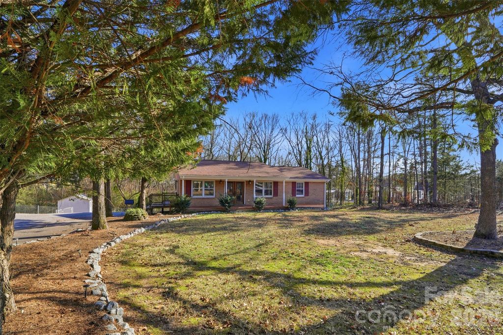 324 Pawley Drive, Charlotte, NC 28214