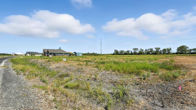 305 Farmhouse, Marion, TX 78124