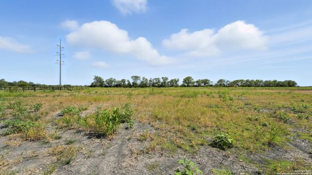 305 Farmhouse, Marion, TX 78124