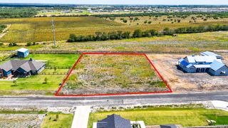 305 Farmhouse, Marion, TX 78124