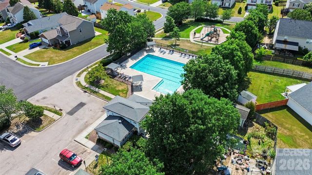 1820 Meadow Crossing Drive, Huntersville, NC 28027