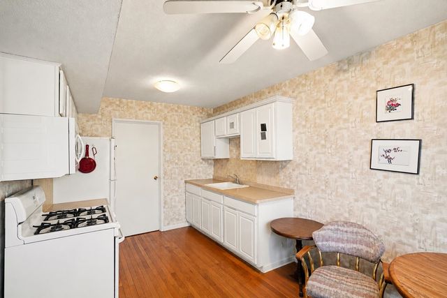 39762 Village Wood Circle, Novi, MI 48375