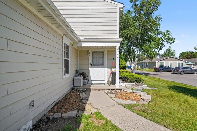 39762 Village Wood Circle, Novi, MI 48375