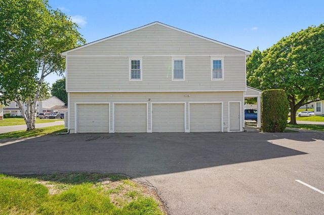39762 Village Wood Circle, Novi, MI 48375