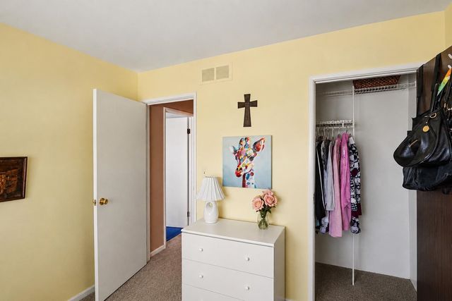 39762 Village Wood Circle, Novi, MI 48375