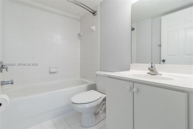 22801 SW 88th Pl 204, Cutler Bay, FL 33190
