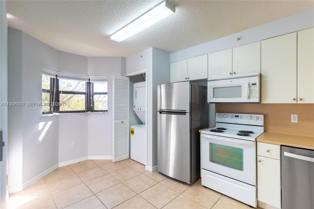 22801 SW 88th Pl 204, Cutler Bay, FL 33190