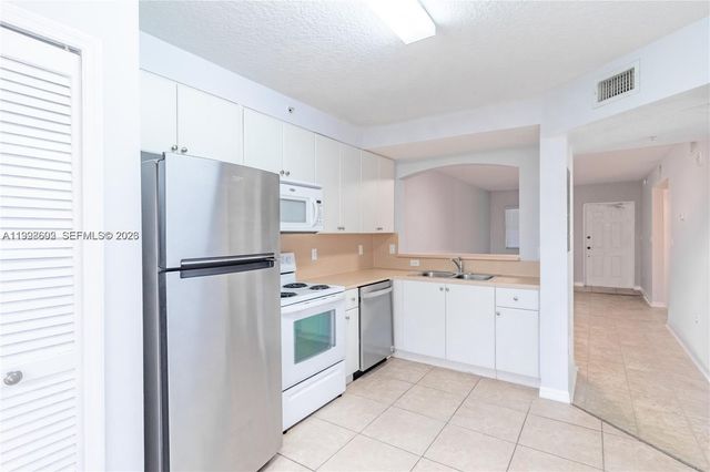 22801 SW 88th Pl 204, Cutler Bay, FL 33190