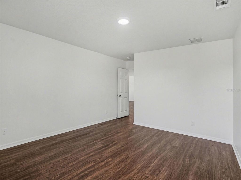 Image 11 of property listing at 15260 PERDIDO DRIVE, Orlando, FL 32828