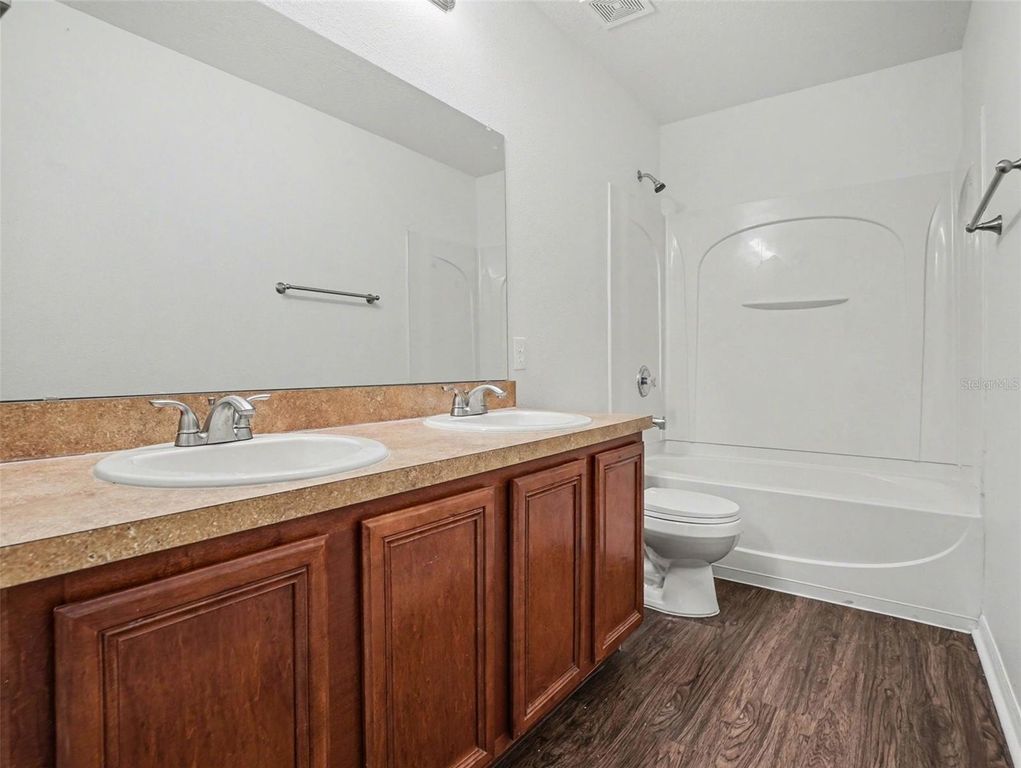 Image 17 of property listing at 15260 PERDIDO DRIVE, Orlando, FL 32828