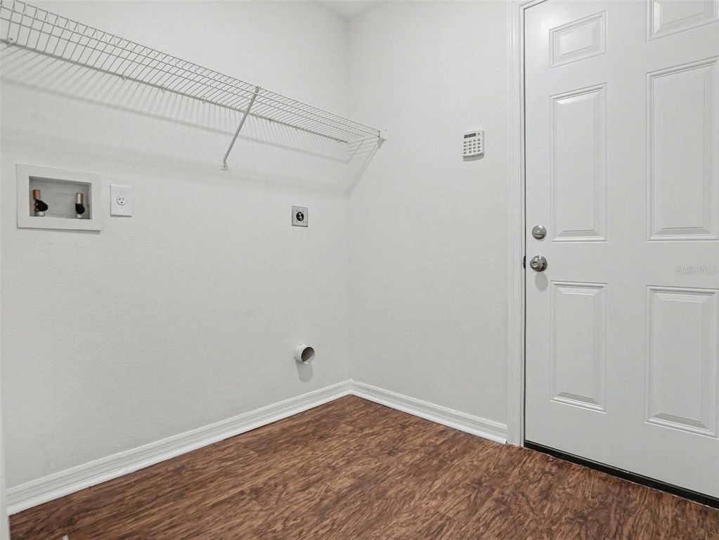 Image 21 of property listing at 15260 PERDIDO DRIVE, Orlando, FL 32828