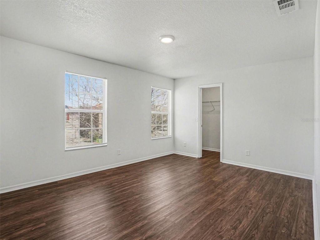 Image 8 of property listing at 15260 PERDIDO DRIVE, Orlando, FL 32828