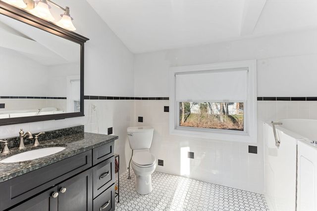 860 Washington St, Easton, MA 02375