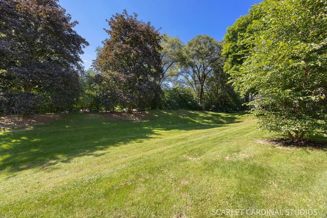 424 Kensington Court, Naperville, IL 60563