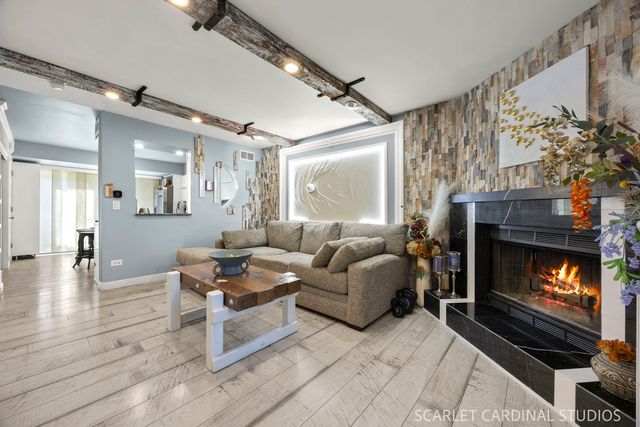 424 Kensington Court, Naperville, IL 60563