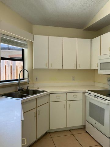 2820 Stoneway Lane, Fort Pierce, FL 34982
