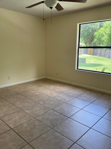 2820 Stoneway Lane, Fort Pierce, FL 34982