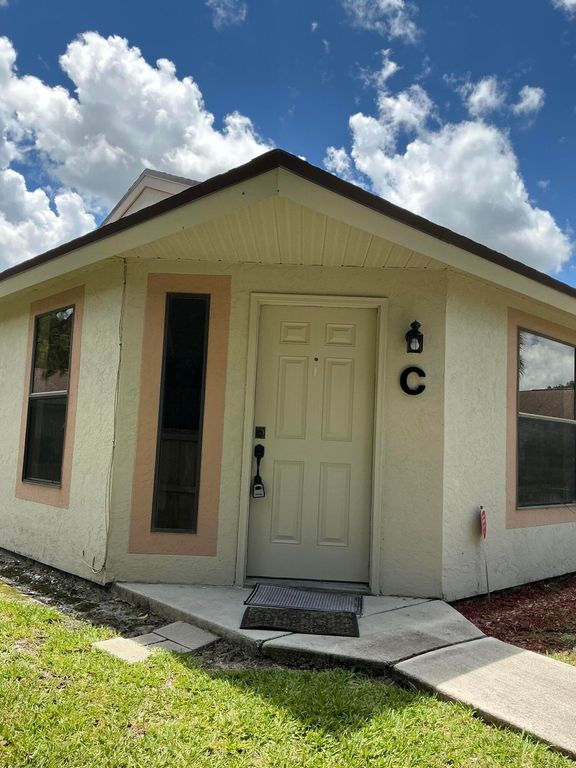 2820 Stoneway Lane, Fort Pierce, FL 34982