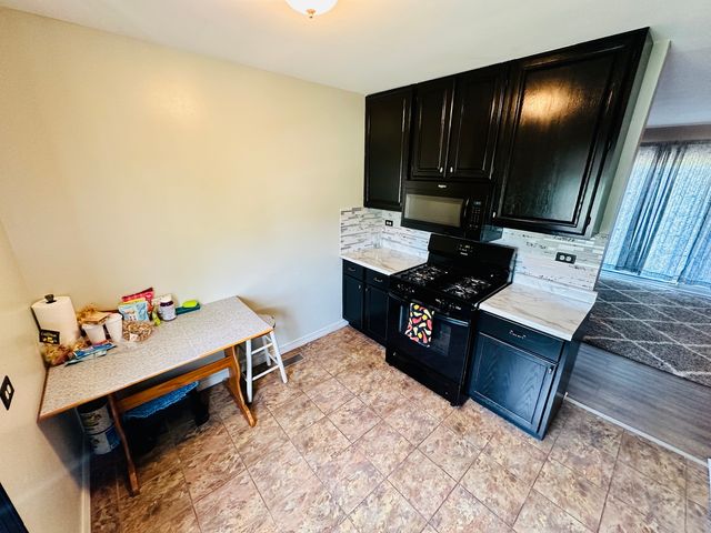 1015 Hastings Lane, Hanover Park, IL 60133