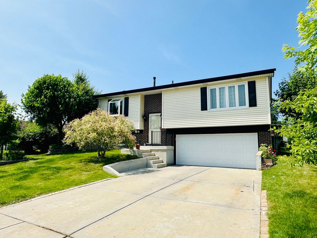 1015 Hastings Lane, Hanover Park, IL 60133