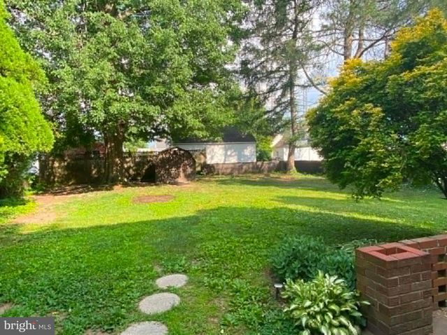 410 W PARK AVE, Hamilton, NJ 08610
