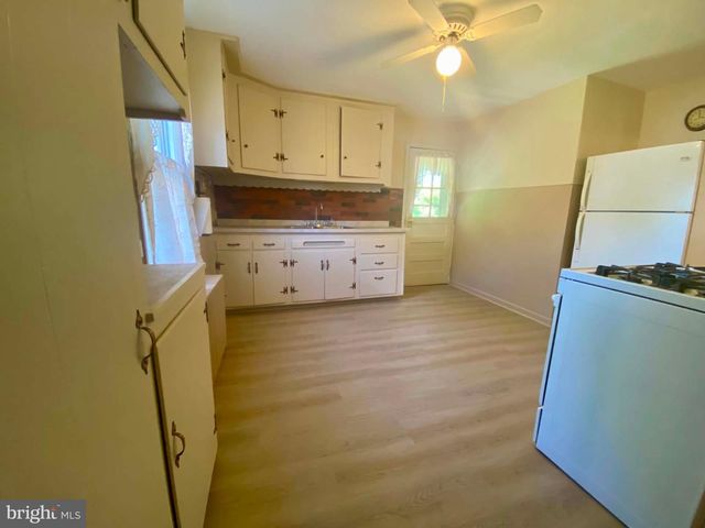 410 W PARK AVE, Hamilton, NJ 08610