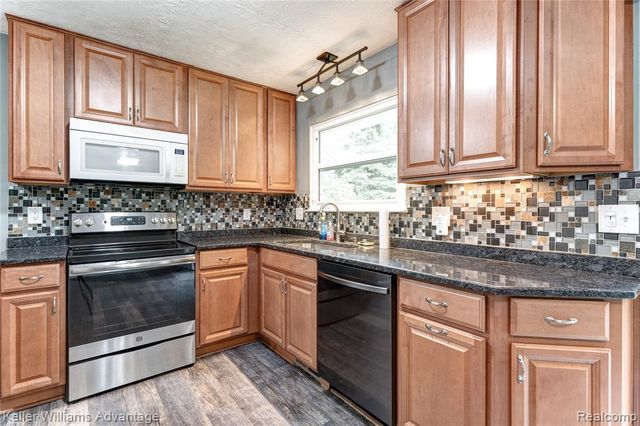 16840 Savoie Street, Livonia, MI 48154